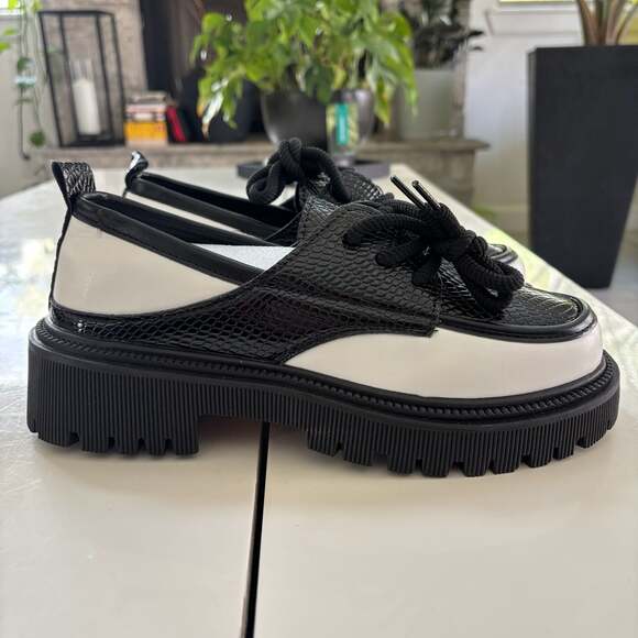 Unbranded Shoes - Women’s NEW Two-Tone Snake Skin Print Platform Loafers Chunky Lug Sole Size 8